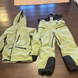 Green Ski Jacket and Pants Set